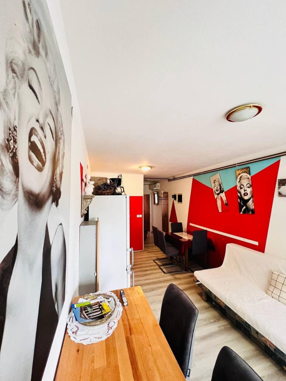 Mira Apartment Pula Exterior photo